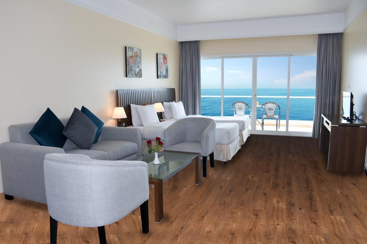 Ramada By Wyndham Beach Hotel Ajman Exterior photo