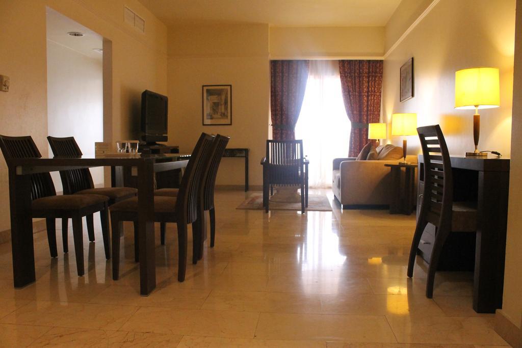 Ramada By Wyndham Beach Hotel Ajman Exterior photo