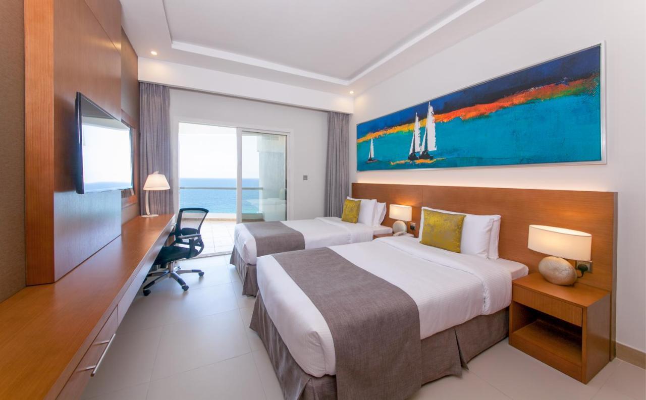 Ramada By Wyndham Beach Hotel Ajman Exterior photo