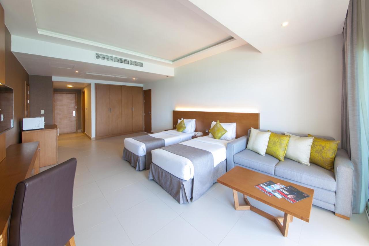 Ramada By Wyndham Beach Hotel Ajman Exterior photo