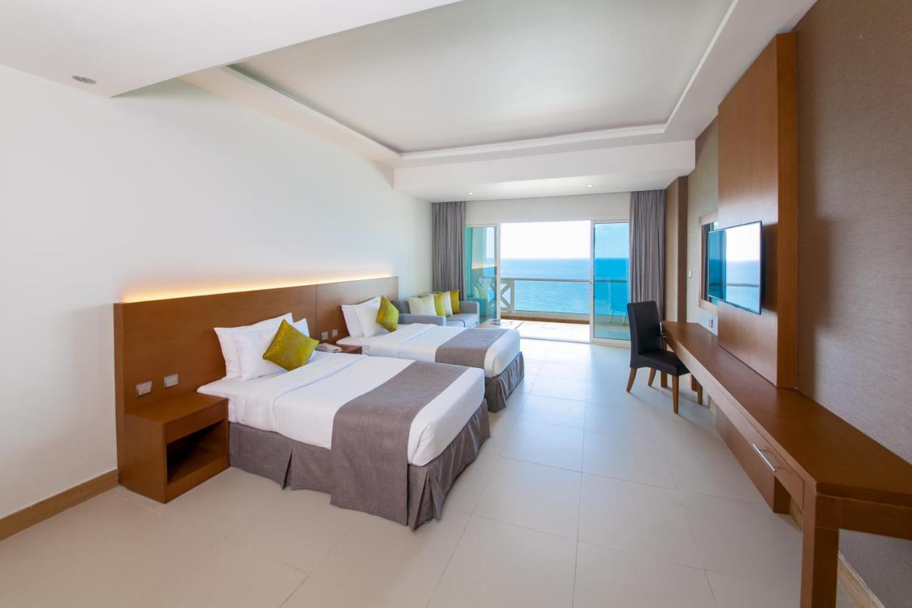 Ramada By Wyndham Beach Hotel Ajman Exterior photo
