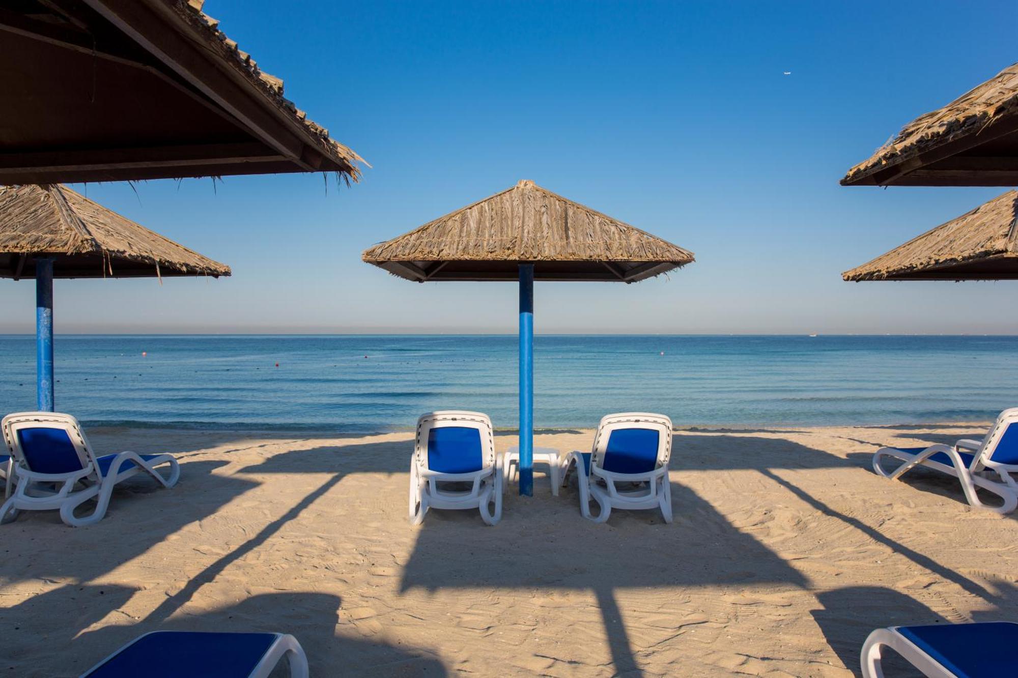 Ramada By Wyndham Beach Hotel Ajman Exterior photo